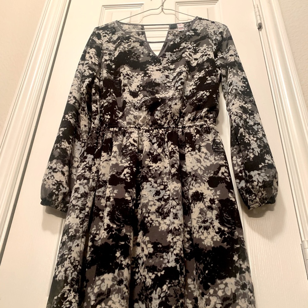 Xhilaration long sleeved floral dress, Small.
